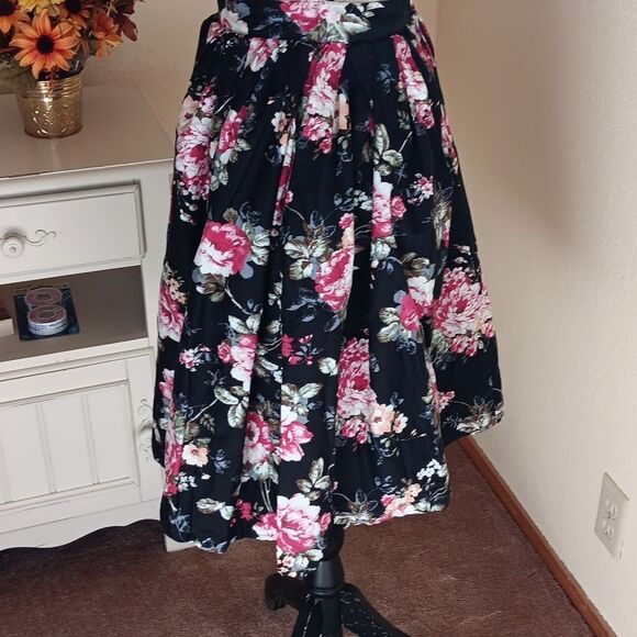 Unique Vintage Full Skirt. Romcomcore, Floral, Retro - Picture 4 of 10